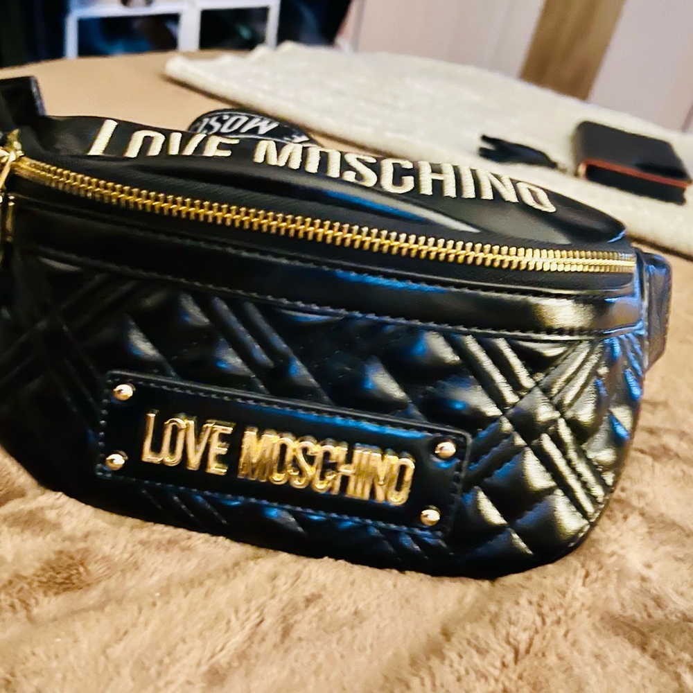 LOVE MOSCHINO QUILTED WAIST BAG WITH LOGO IN BLACK